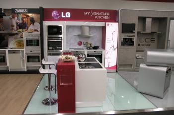 EXHIBITION STANDS SPECIAL CONSTRUCTIONS & SHOP IN SHOPS LG ELECTRONICS | THE MALL 001
